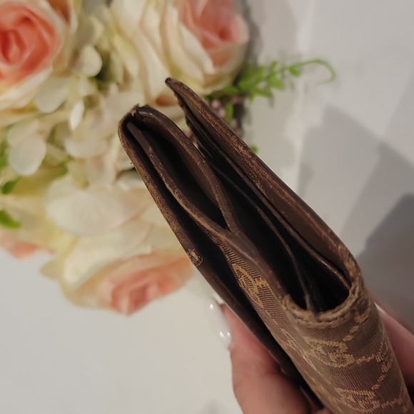 Authentic Gucci short wallet - Picture 4 of 11